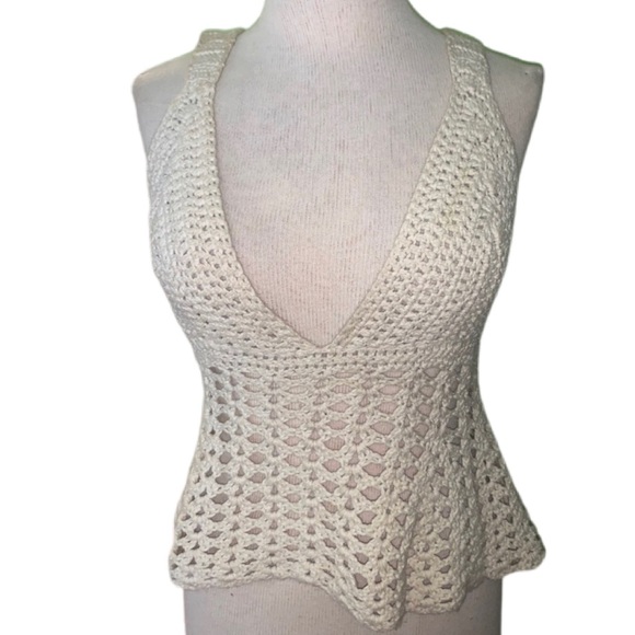 Tops - Cream crotchet tank top sleeveless